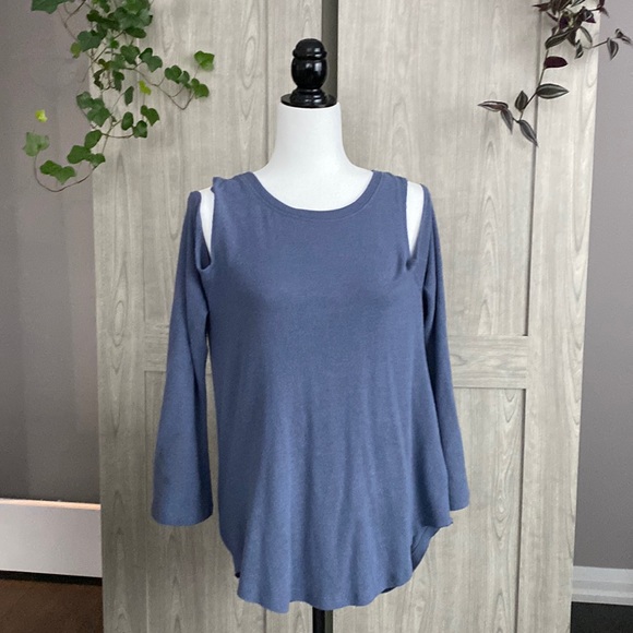 3 for 20$ 💜 O’Neill Sweater - Picture 1 of 5